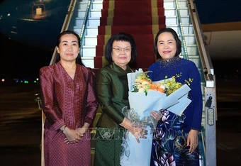 Chủ tịch Quốc hội Campuchia đến Hà Nội, bắt đầu thăm chính thức Việt Nam