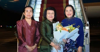 Chủ tịch Quốc hội Campuchia Samdech Khuon Sudary đến Hà Nội, bắt đầu thăm chính thức Việt Nam