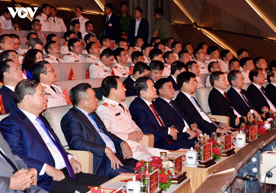 Chủ tịch Quốc hội: Cảnh sát kinh tế là “thanh bảo kiếm” chống tội phạm Chủ tịch Quốc hội: Cảnh sát kinh tế là “thanh bảo kiếm” chống tội phạm