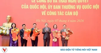 Chủ tịch Quốc hội chủ trì Lễ công bố và trao các Nghị quyết về công tác cán bộ