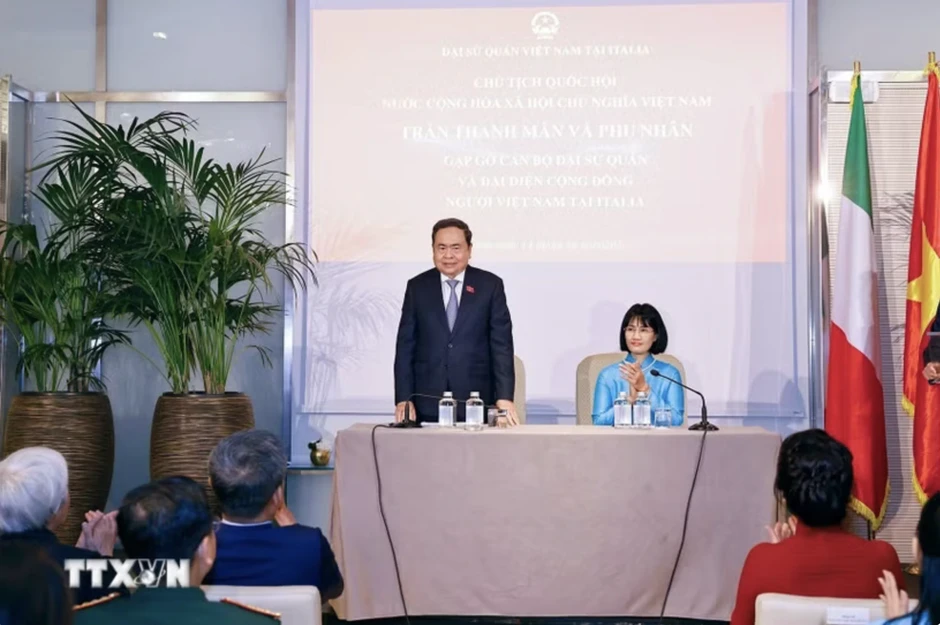 Chủ tịch Quốc hội: Đề nghị cộng đồng người Việt tại Italy tiếp tục giữ gìn bản sắc dân tộc Chủ tịch Quốc hội: Đề nghị cộng đồng người Việt tại Italy tiếp tục giữ gìn bản sắc dân tộc