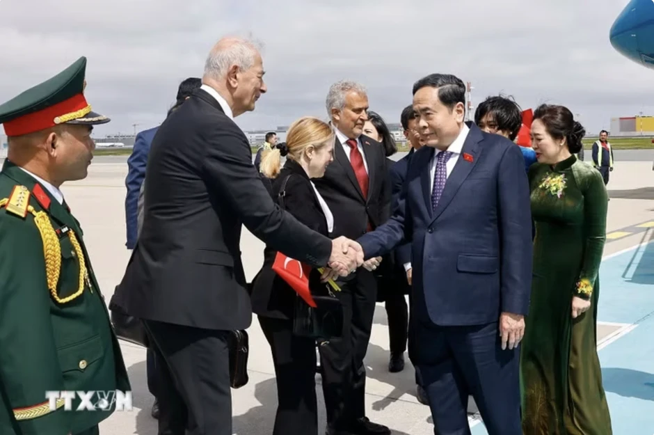 Chủ tịch Quốc hội đến Thổ Nhĩ Kỳ, bắt đầu tham dự Đại hội đồng IPU-152 Chủ tịch Quốc hội đến Thổ Nhĩ Kỳ, bắt đầu tham dự Đại hội đồng IPU-152
