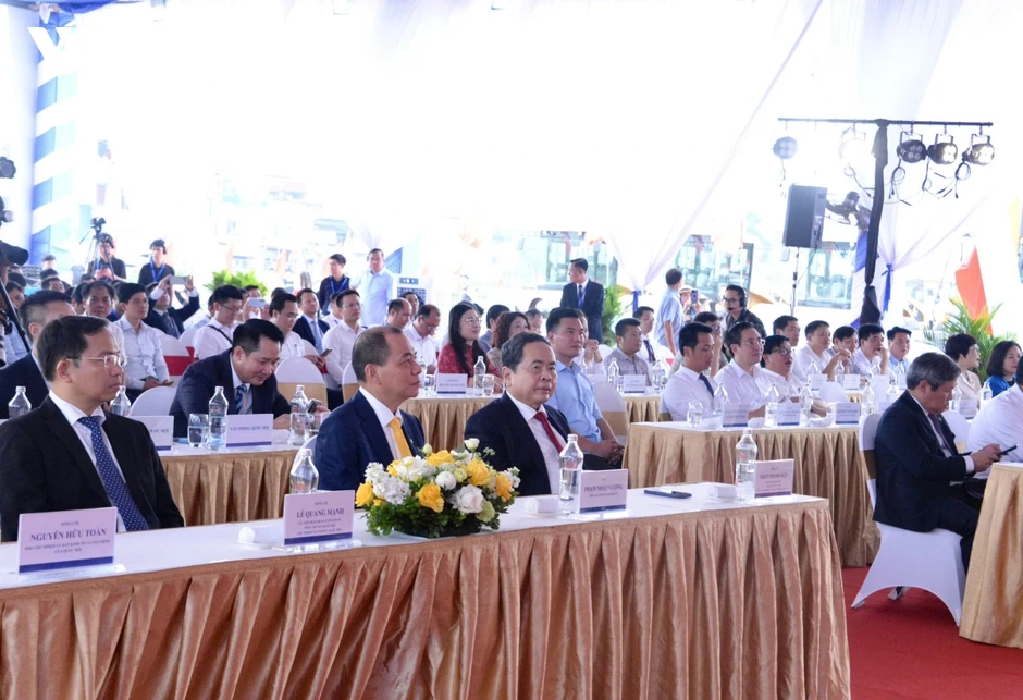Chủ tịch Quốc hội dự Lễ khởi công Dự án trục không gian Quốc lộ 1A Chủ tịch Quốc hội dự Lễ khởi công Dự án trục không gian Quốc lộ 1A