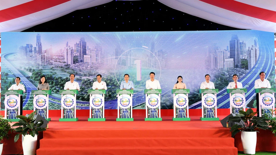 Chủ tịch Quốc hội dự lễ khởi động dự án kết nối cao tốc TPHCM - Long Thành - Dầu Giây Chủ tịch Quốc hội dự lễ khởi động dự án kết nối cao tốc TPHCM - Long Thành - Dầu Giây