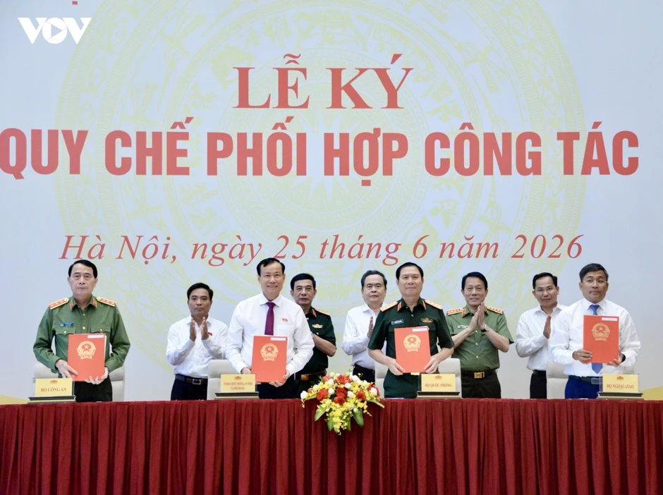 Chủ tịch Quốc hội dự Lễ ký kết quy chế phối hợp về Quốc phòng, An ninh và Đối ngoại Chủ tịch Quốc hội dự Lễ ký kết quy chế phối hợp về Quốc phòng, An ninh và Đối ngoại