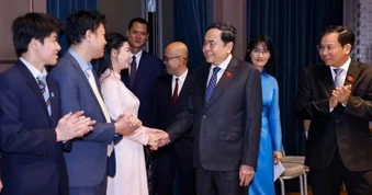 Chủ tịch Quốc hội gặp Hội sinh viên và các lưu học sinh tiêu biểu của Việt Nam tại Italy