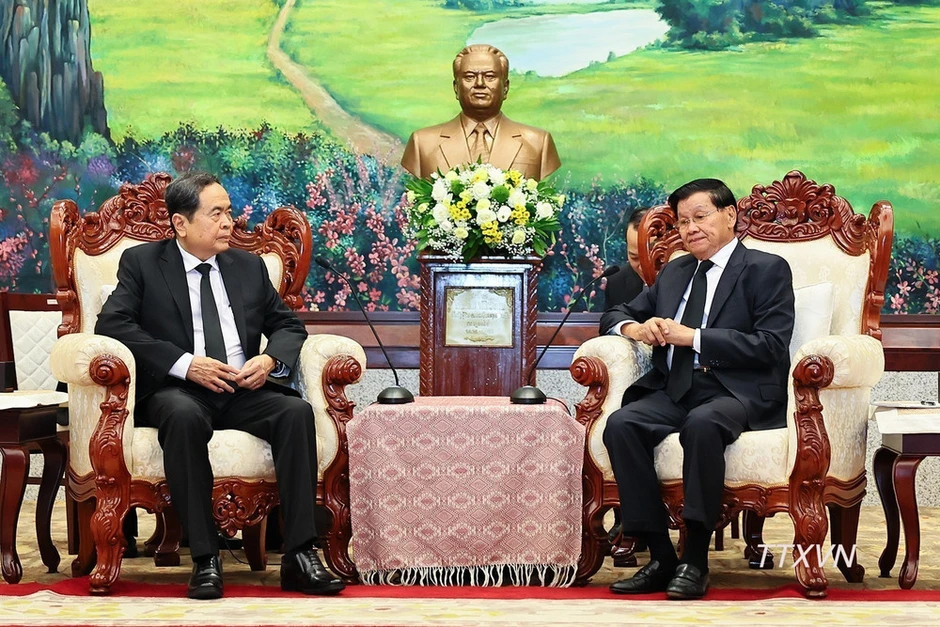 Chủ tịch Quốc hội hội kiến Tổng Bí thư, Chủ tịch nước Lào Thongloun Sisoulith