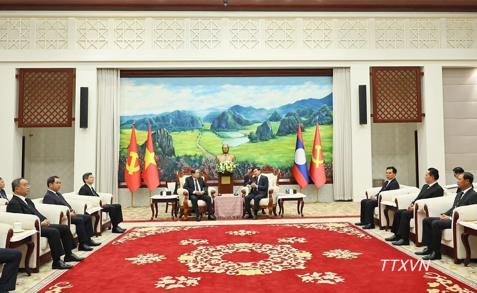 Chủ tịch Quốc hội hội kiến Tổng Bí thư, Chủ tịch nước Lào Thongloun Sisoulith