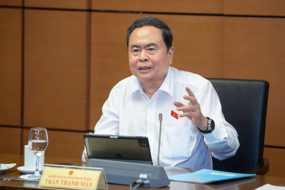 Chủ tịch Quốc hội: Khen thưởng cần dựa vào kết quả thực tế, linh hoạt, công bằng Chủ tịch Quốc hội: Khen thưởng cần dựa vào kết quả thực tế, linh hoạt, công bằng