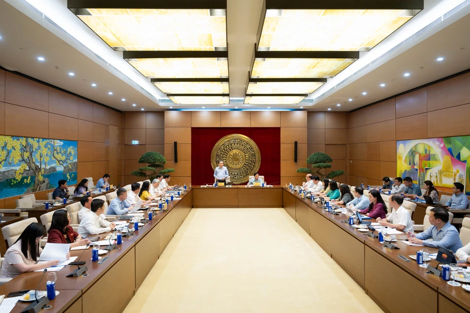 Chủ tịch Quốc hội: “Không phải tổ chức nhiều đoàn đi địa phương là tốt” Chủ tịch Quốc hội: “Không phải tổ chức nhiều đoàn đi địa phương là tốt”