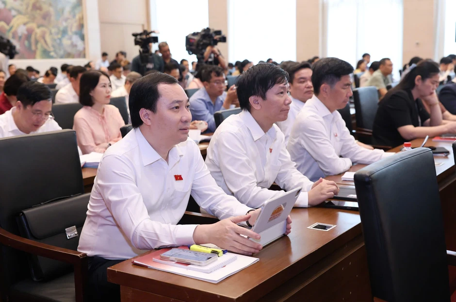 Chủ tịch Quốc hội: Không “theo kịp cuộc sống” bằng việc sửa luật liên tục Chủ tịch Quốc hội: Không “theo kịp cuộc sống” bằng việc sửa luật liên tục