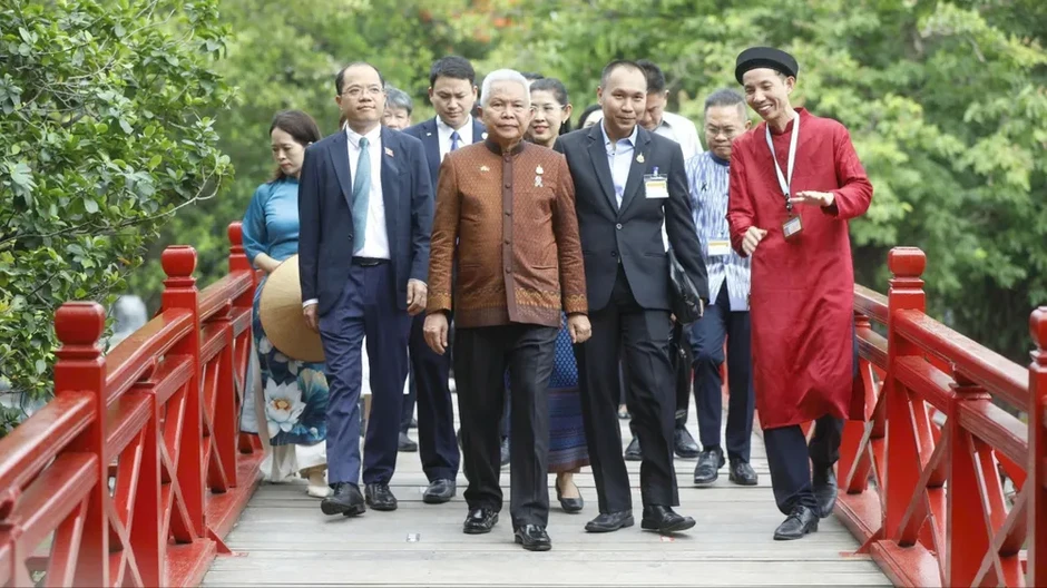 Chủ tịch Quốc hội kiêm Chủ tịch Hạ viện Thái Lan dự triển lãm Đan kết hữu nghị và thăm Đền Ngọc Sơn Chủ tịch Quốc hội kiêm Chủ tịch Hạ viện Thái Lan dự triển lãm Đan kết hữu nghị và thăm Đền Ngọc Sơn