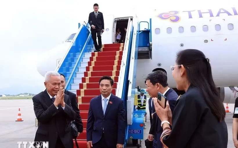 Chủ tịch Quốc hội kiêm Chủ tịch Hạ viện Vương quốc Thái Lan đến Hà Nội, bắt đầu thăm chính thức Việt Nam Chủ tịch Quốc hội kiêm Chủ tịch Hạ viện Vương quốc Thái Lan đến Hà Nội, bắt đầu thăm chính thức Việt Nam