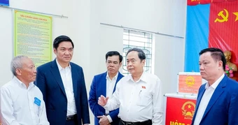 Chủ tịch Quốc hội kiểm tra công tác chuẩn bị bầu cử tại Nghệ An