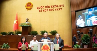 Chủ tịch Quốc hội ký ban hành 4 Nghị quyết của Quốc hội về nhân sự