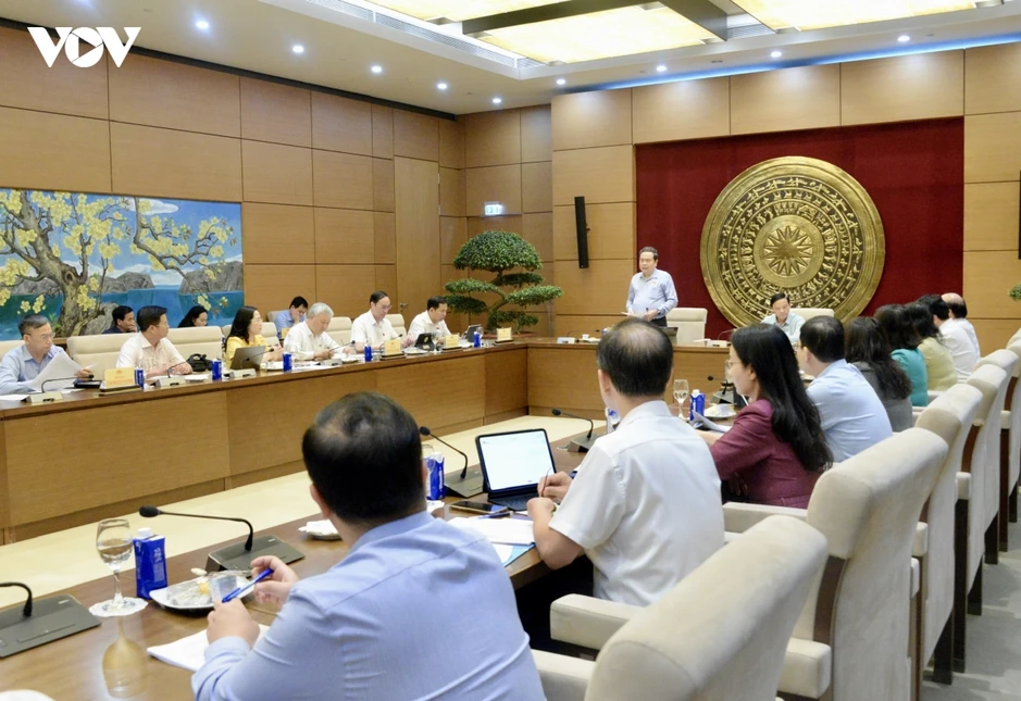 Chủ tịch Quốc hội làm việc với Thường trực Ủy ban Pháp luật và Tư pháp Chủ tịch Quốc hội làm việc với Thường trực Ủy ban Pháp luật và Tư pháp