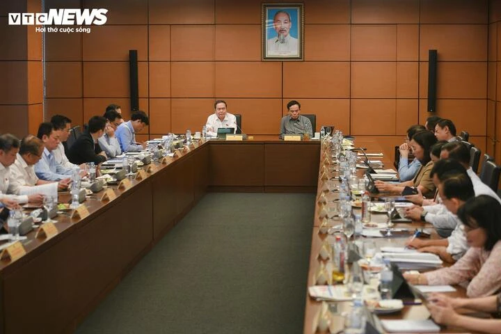 Chủ tịch Quốc hội nêu điều kiện để đạt tăng trưởng hai con số Chủ tịch Quốc hội nêu điều kiện để đạt tăng trưởng hai con số