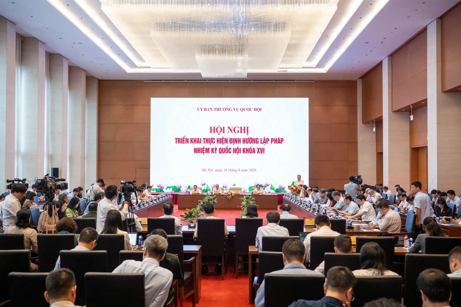 Chủ tịch Quốc hội phê bình nghiêm khắc một số bộ “vắng họp”