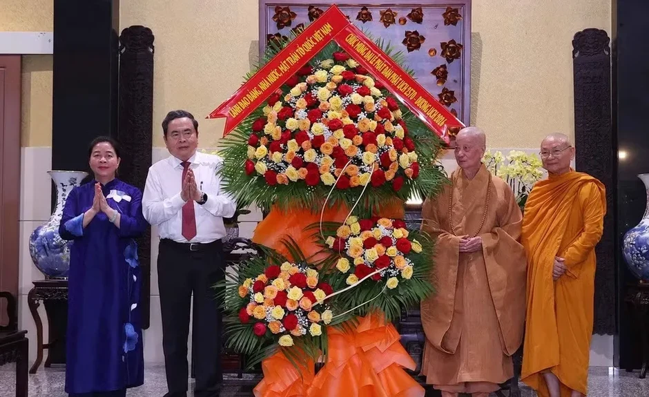 Chủ tịch Quốc hội thăm, chúc mừng Đức Pháp chủ Giáo hội Phật giáo Việt Nam