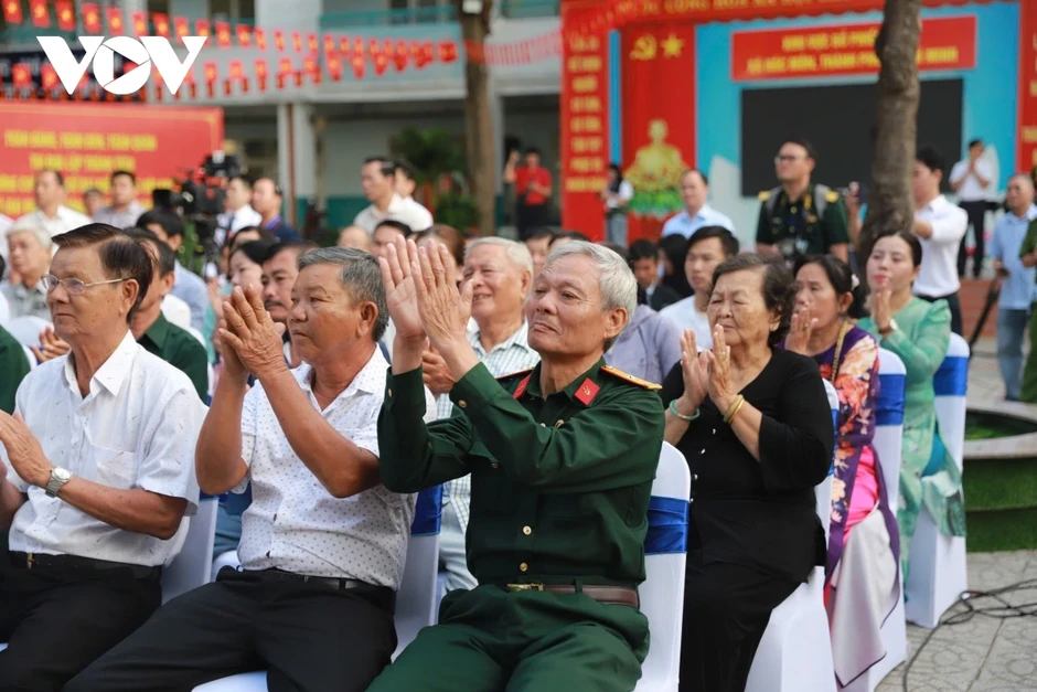 Chủ tịch Quốc hội thực hiện quyền bầu cử tại xã Hóc Môn, TP.HCM Chủ tịch Quốc hội thực hiện quyền bầu cử tại xã Hóc Môn, TP.HCM