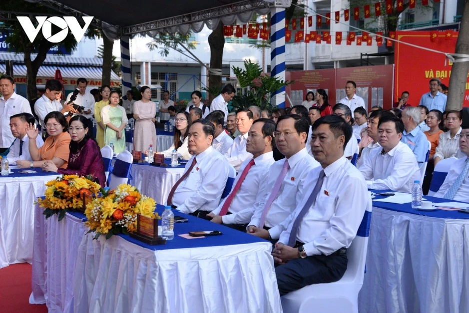 Chủ tịch Quốc hội thực hiện quyền bầu cử tại xã Hóc Môn, TP.HCM Chủ tịch Quốc hội thực hiện quyền bầu cử tại xã Hóc Môn, TP.HCM