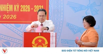 Chủ tịch Quốc hội thực hiện quyền bầu cử tại xã Hóc Môn, TP.HCM