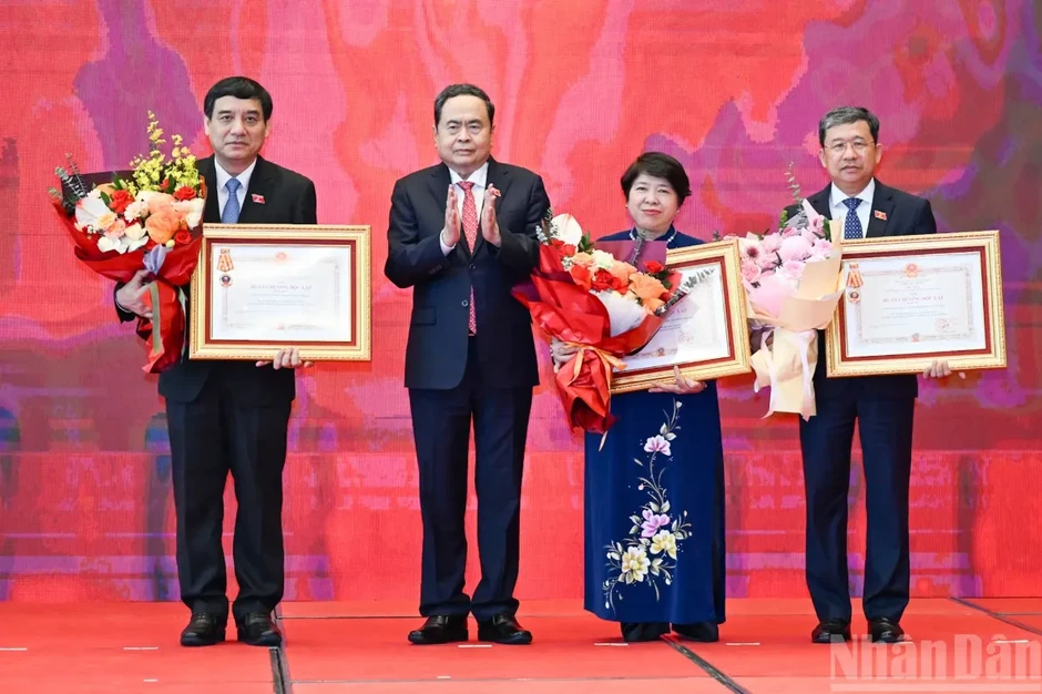 Chủ tịch Quốc hội: Tiếp tục đổi mới tư duy xây dựng pháp luật, nâng cao hiệu quả giám sát Chủ tịch Quốc hội: Tiếp tục đổi mới tư duy xây dựng pháp luật, nâng cao hiệu quả giám sát