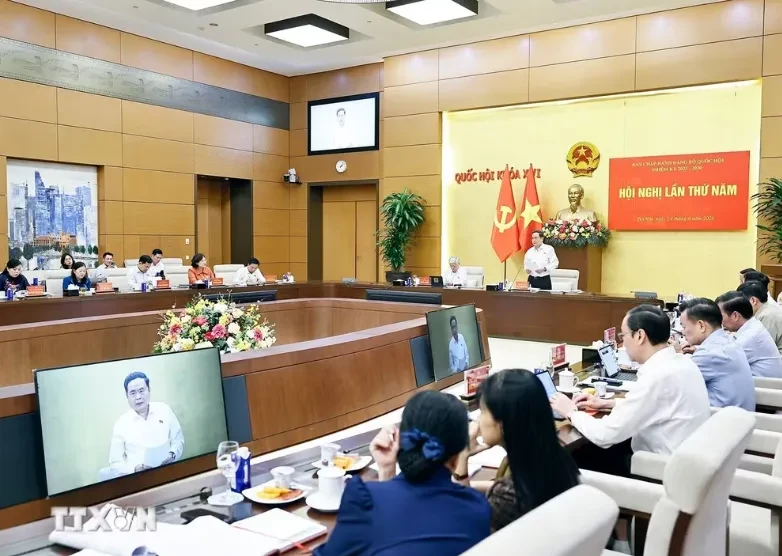 Chủ tịch Quốc hội: Tiếp tục thể hiện vai trò trung tâm trong thể chế hóa chủ trương của Đảng Chủ tịch Quốc hội: Tiếp tục thể hiện vai trò trung tâm trong thể chế hóa chủ trương của Đảng