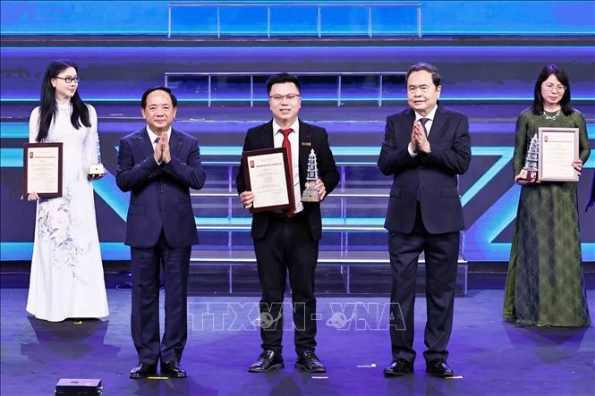 Chủ tịch Quốc hội Trần Thanh Mẫn: Báo chí tiếp tục dùng ngòi bút sắc bén để phụng sự Tổ quốc, phục vụ Nhân dân Chủ tịch Quốc hội Trần Thanh Mẫn: Báo chí tiếp tục dùng ngòi bút sắc bén để phụng sự Tổ quốc, phục vụ Nhân dân