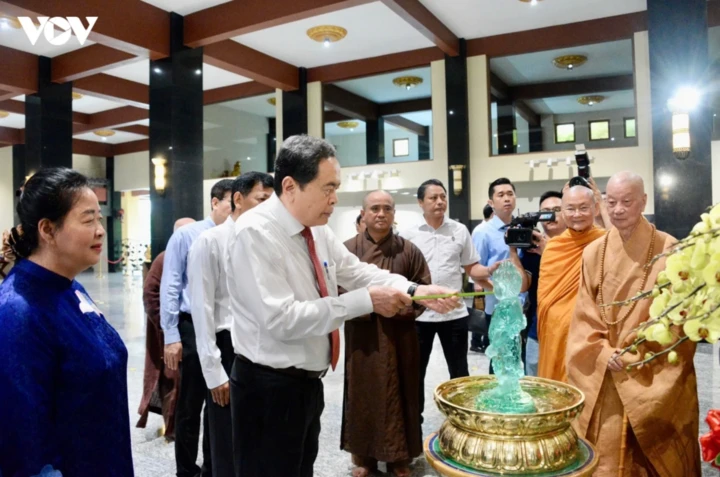Chủ tịch Quốc hội Trần Thanh Mẫn chúc mừng Đại lễ Phật đản tại TP.HCM Chủ tịch Quốc hội Trần Thanh Mẫn chúc mừng Đại lễ Phật đản tại TP.HCM
