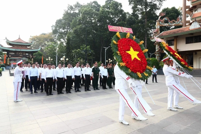 Chủ tịch Quốc hội Trần Thanh Mẫn dâng hương tại Đền tưởng niệm Liệt sĩ Bến Dược, TPHCM Chủ tịch Quốc hội Trần Thanh Mẫn dâng hương tại Đền tưởng niệm Liệt sĩ Bến Dược, TPHCM