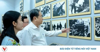 Chủ tịch Quốc hội Trần Thanh Mẫn dâng hương tại Di tích lịch sử Dinh quận Hóc Môn