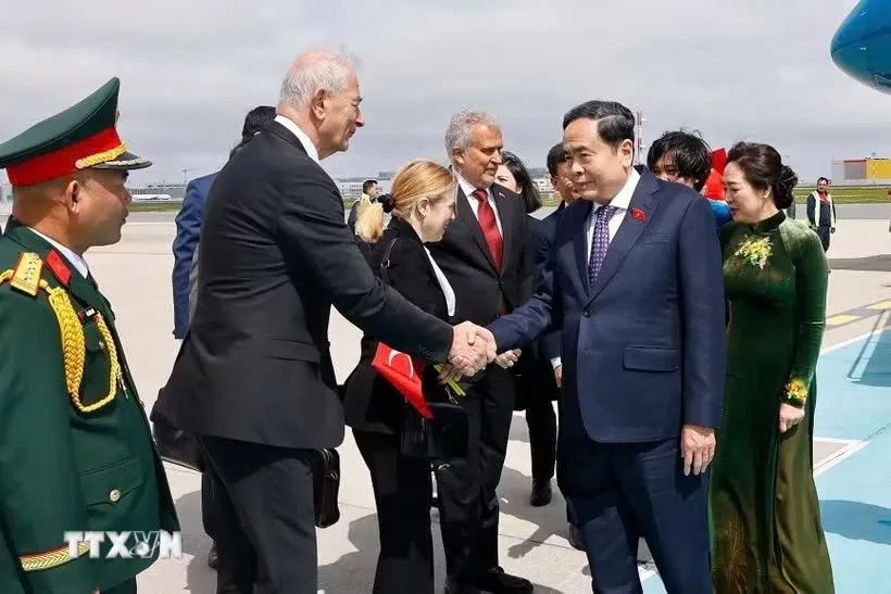 Chủ tịch Quốc hội Trần Thanh Mẫn đến Thổ Nhĩ Kỳ, bắt đầu tham dự Đại hội đồng IPU-152 Chủ tịch Quốc hội Trần Thanh Mẫn đến Thổ Nhĩ Kỳ, bắt đầu tham dự Đại hội đồng IPU-152
