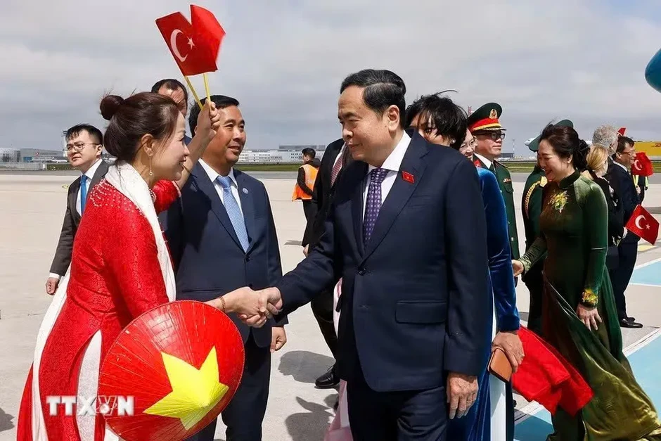 Chủ tịch Quốc hội Trần Thanh Mẫn đến Thổ Nhĩ Kỳ, bắt đầu tham dự Đại hội đồng IPU-152 Chủ tịch Quốc hội Trần Thanh Mẫn đến Thổ Nhĩ Kỳ, bắt đầu tham dự Đại hội đồng IPU-152