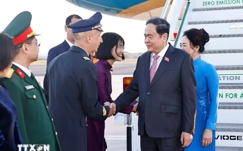 Chủ tịch Quốc hội Trần Thanh Mẫn đến thủ đô Rome, bắt đầu thăm chính thức Cộng hòa Italy Chủ tịch Quốc hội Trần Thanh Mẫn đến thủ đô Rome, bắt đầu thăm chính thức Cộng hòa Italy