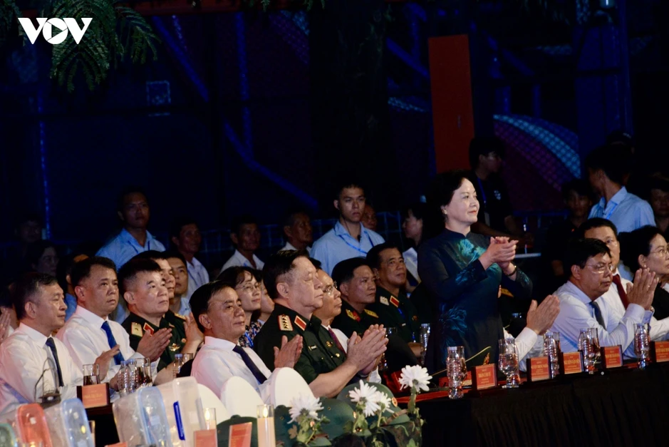 Chủ tịch Quốc hội Trần Thanh Mẫn dự Chương trình cầu truyền hình tại TP.HCM Chủ tịch Quốc hội Trần Thanh Mẫn dự Chương trình cầu truyền hình tại TP.HCM