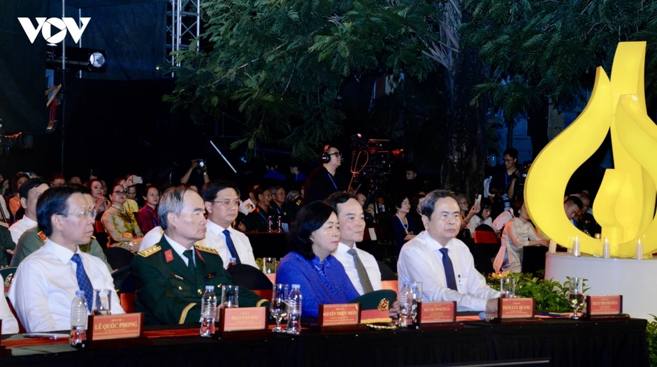 Chủ tịch Quốc hội Trần Thanh Mẫn dự Chương trình cầu truyền hình tại TP.HCM Chủ tịch Quốc hội Trần Thanh Mẫn dự Chương trình cầu truyền hình tại TP.HCM