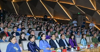 Chủ tịch Quốc hội Trần Thanh Mẫn dự chương trình nghệ thuật đặc biệt "Kết nối yêu thương"