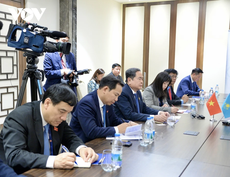 Chủ tịch Quốc hội Trần Thanh Mẫn gặp Chủ tịch Hạ viện Kazakhstan Yerlan Koshanov Chủ tịch Quốc hội Trần Thanh Mẫn gặp Chủ tịch Hạ viện Kazakhstan Yerlan Koshanov