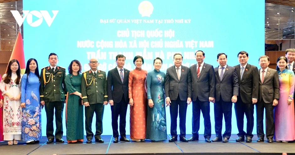 Chủ tịch Quốc hội Trần Thanh Mẫn gặp cộng đồng người Việt Nam tại Thổ Nhĩ Kỳ Chủ tịch Quốc hội Trần Thanh Mẫn gặp cộng đồng người Việt Nam tại Thổ Nhĩ Kỳ