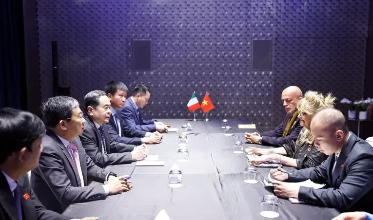 Chủ tịch Quốc hội Trần Thanh Mẫn gặp Lãnh sự danh dự Việt Nam tại Torino Chủ tịch Quốc hội Trần Thanh Mẫn gặp Lãnh sự danh dự Việt Nam tại Torino