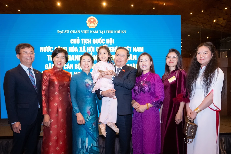 Chủ tịch Quốc hội Trần Thanh Mẫn gặp mặt cộng đồng người Việt ở Thổ Nhĩ Kỳ Chủ tịch Quốc hội Trần Thanh Mẫn gặp mặt cộng đồng người Việt ở Thổ Nhĩ Kỳ