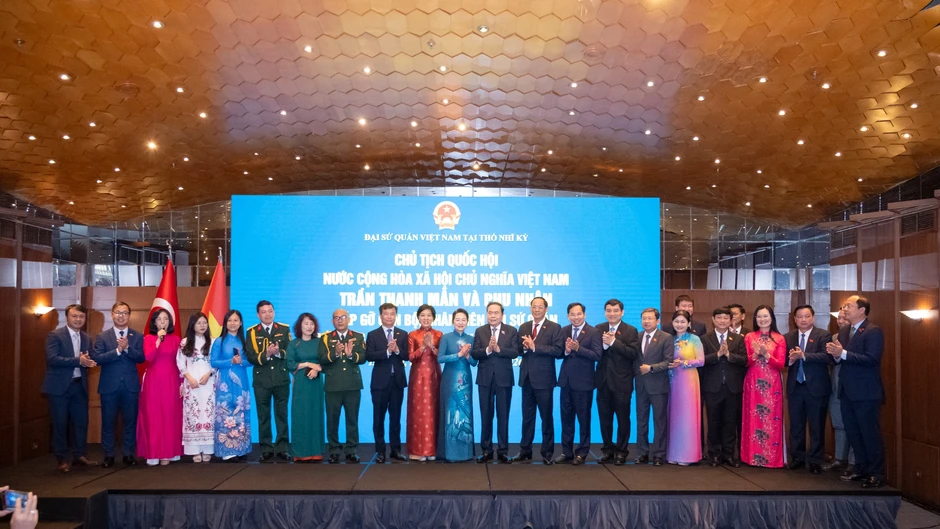 Chủ tịch Quốc hội Trần Thanh Mẫn gặp mặt cộng đồng người Việt ở Thổ Nhĩ Kỳ Chủ tịch Quốc hội Trần Thanh Mẫn gặp mặt cộng đồng người Việt ở Thổ Nhĩ Kỳ