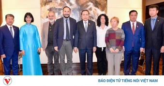 Chủ tịch Quốc hội Trần Thanh Mẫn gặp Tổng Bí thư Đảng Tái lập Cộng sản Italia