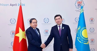 Chủ tịch Quốc hội Trần Thanh Mẫn hội kiến Chủ tịch Hạ viện Kazakhstan Yerlan Koshanov