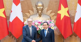 Chủ tịch Quốc hội Trần Thanh Mẫn hội kiến Tổng thống Liên bang Thụy Sĩ Guy Parmelin