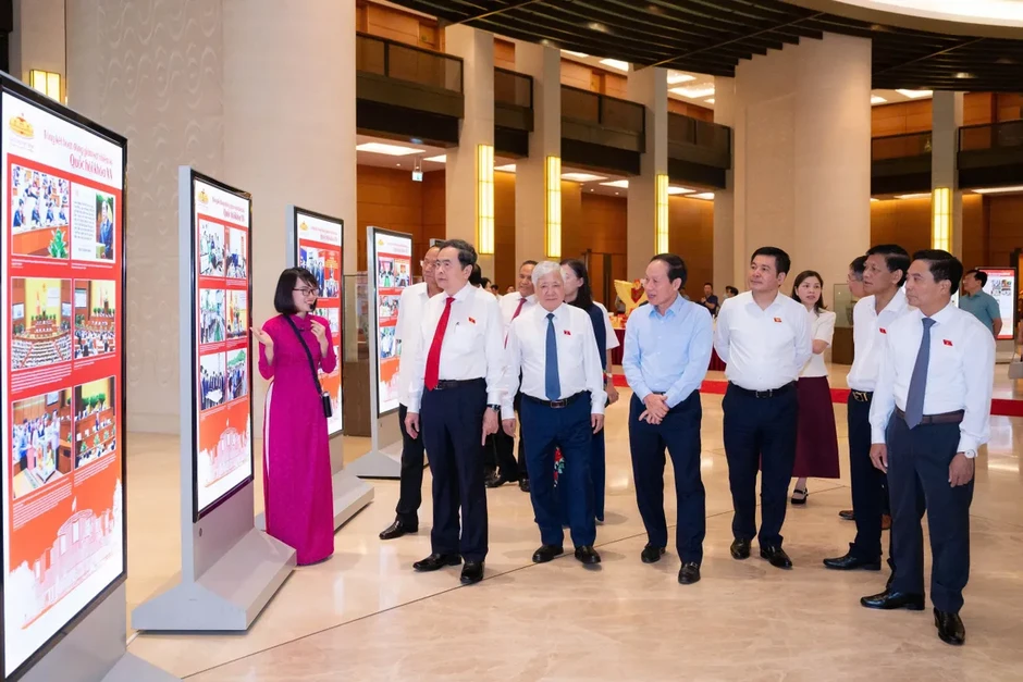 Chủ tịch Quốc hội Trần Thanh Mẫn: Không thể giám sát những vấn đề mới bằng tư duy và phương thức cũ Chủ tịch Quốc hội Trần Thanh Mẫn: Không thể giám sát những vấn đề mới bằng tư duy và phương thức cũ