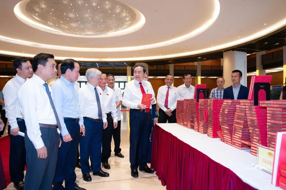 Chủ tịch Quốc hội Trần Thanh Mẫn: Không thể giám sát những vấn đề mới bằng tư duy và phương thức cũ Chủ tịch Quốc hội Trần Thanh Mẫn: Không thể giám sát những vấn đề mới bằng tư duy và phương thức cũ