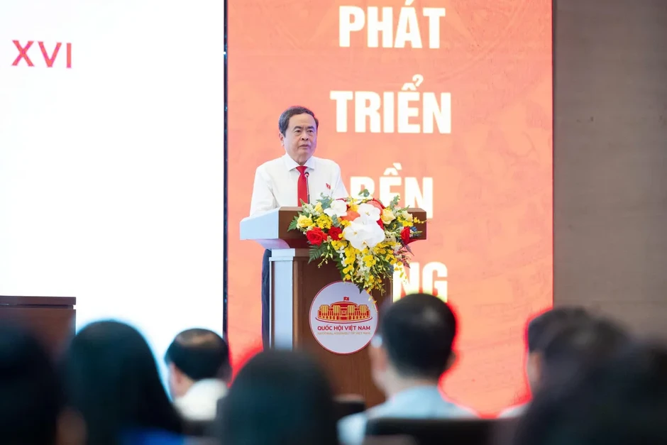 Chủ tịch Quốc hội Trần Thanh Mẫn: Không thể giám sát những vấn đề mới bằng tư duy và phương thức cũ Chủ tịch Quốc hội Trần Thanh Mẫn: Không thể giám sát những vấn đề mới bằng tư duy và phương thức cũ