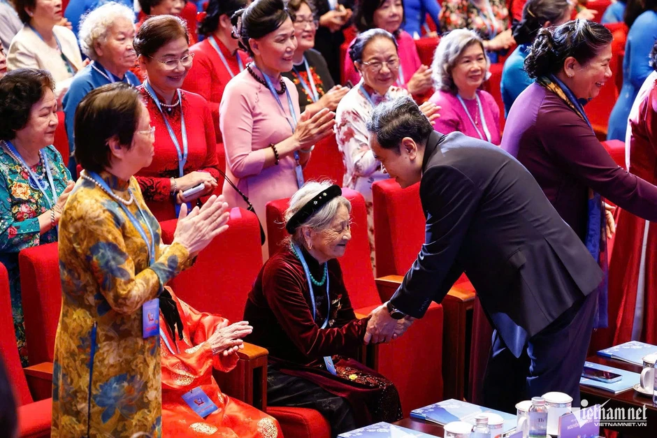 Chủ tịch Quốc hội Trần Thanh Mẫn: Phụ nữ cần trở thành chủ thể kiến tạo tương lai đất nước Chủ tịch Quốc hội Trần Thanh Mẫn: Phụ nữ cần trở thành chủ thể kiến tạo tương lai đất nước